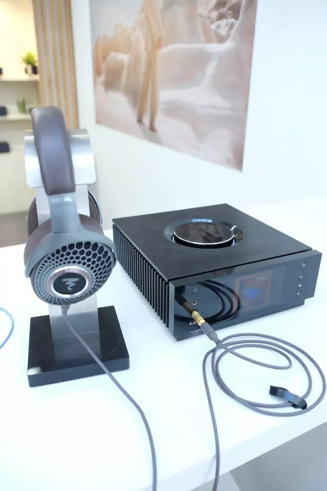 NAIM Uniti Atom HE가 탑재된 Focal Hadenys 헤드폰