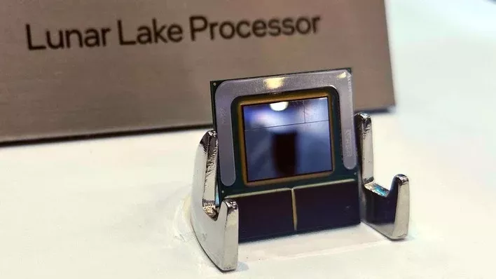 small_intel-lunar-lake-processor-stand.jpg