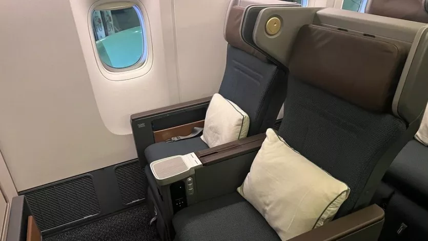 The new Cathay Pacific premium economy seat (credit Julian Gregory)