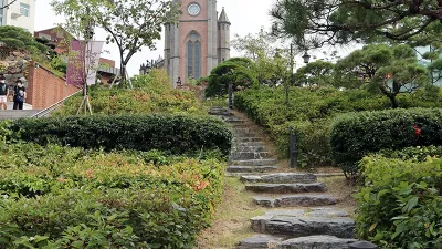 밑에 명동성당 사진을 보니...